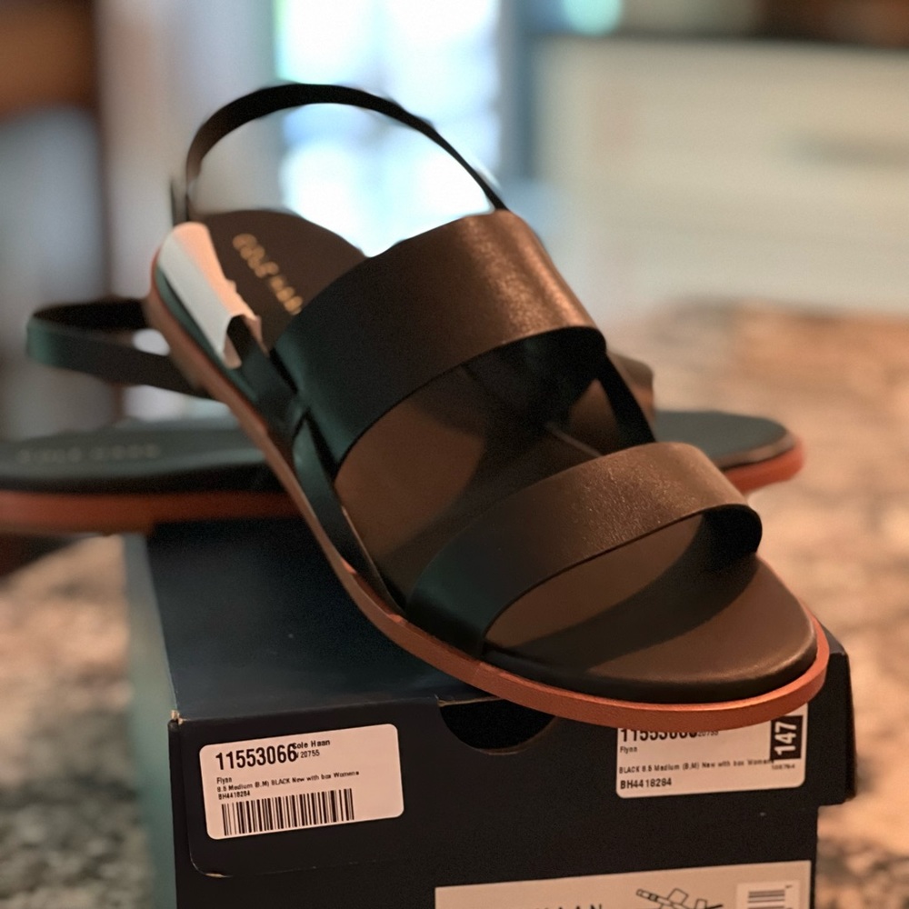 Size 8.5 Cole Haan flat Flynn sandals